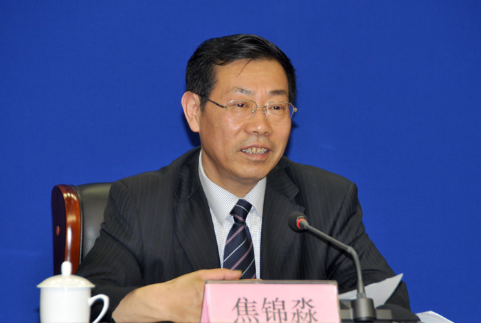 第八屆投洽會(huì )組委會(huì )副秘書(shū)長(cháng)、辦公室主任、省商務(wù)廳廳長(cháng)焦錦淼作新聞發(fā)布并答記者問(wèn)
